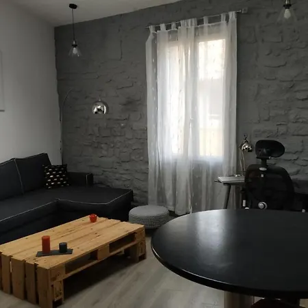 Duplex Au Coeur De * Lunel (Herault)